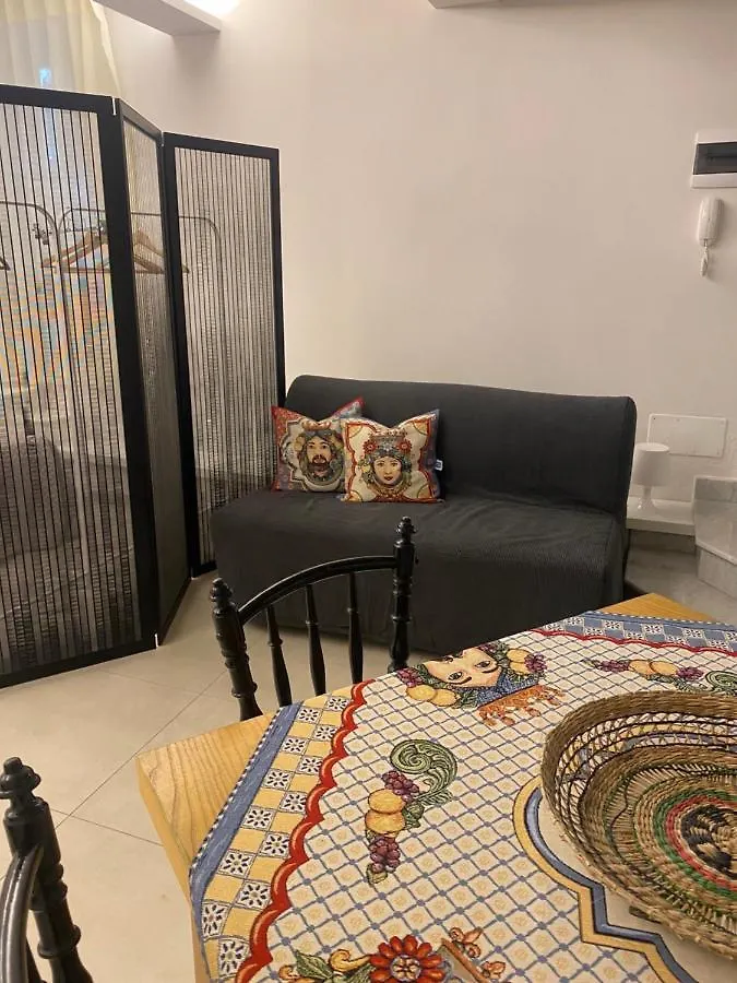 Emanuele Domus Apartment Catania Italia